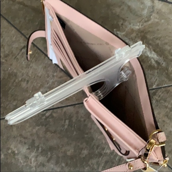 MICHAEL KORS LG DOUBLE ZIP WRISTLET BALLET - Picture 6 of 16